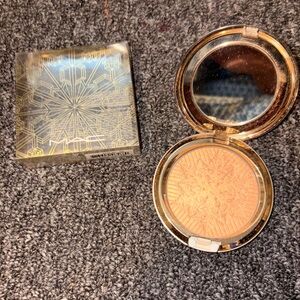 MAC limited edition highlighter